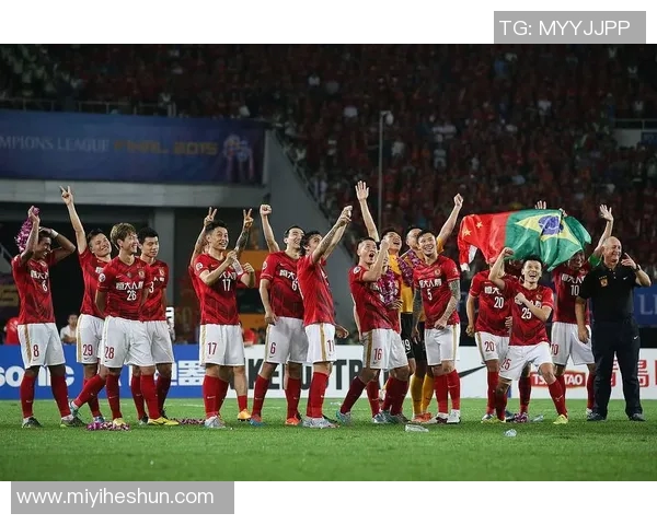 红色足球明星代言图展现激情与荣耀的完美结合