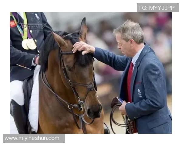 英国足球明星穆尔的传奇生涯与对足球的深远影响探讨